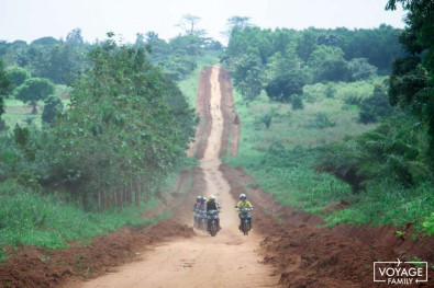 Zem et mobylette pour un voyage au Bénin en Afrique